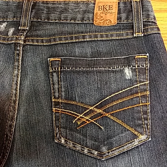 BKE Embellished Sz 29 Capris 31x21 - Picture 5 of 7